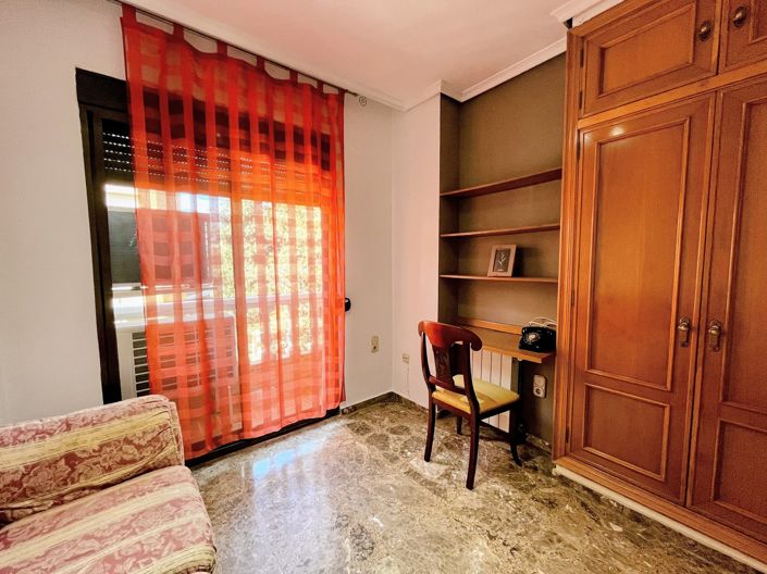 Image No.16-5 Bed Townhouse for sale