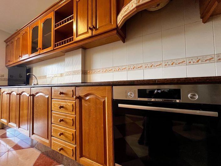 Image No.20-5 Bed Townhouse for sale