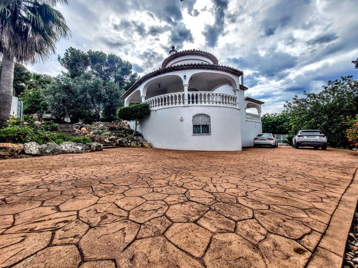 Image No.1-5 Bed Villa for sale