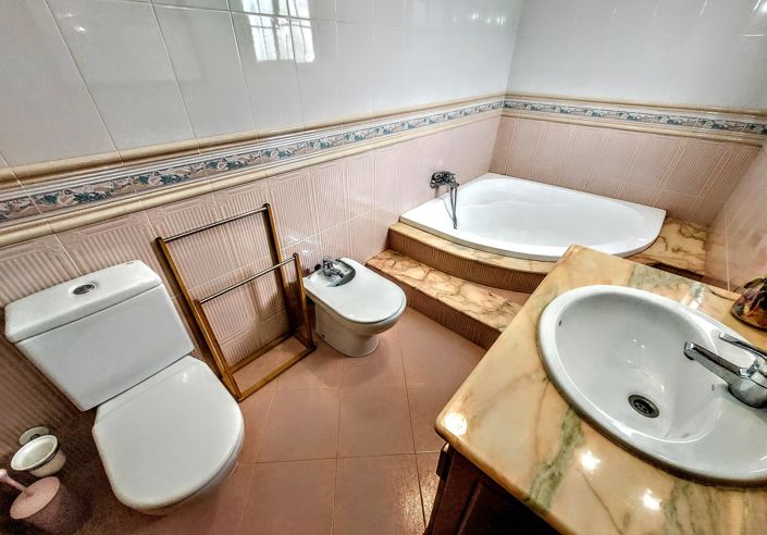 Image No.21-5 Bed Villa for sale