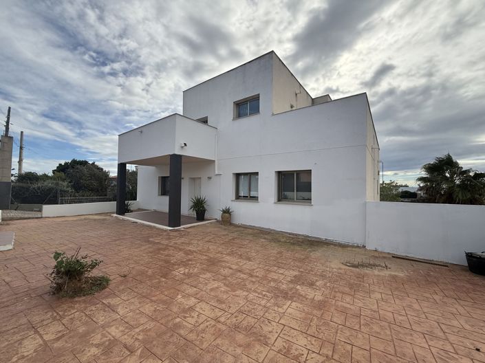 Image No.1-7 Bed Villa for sale