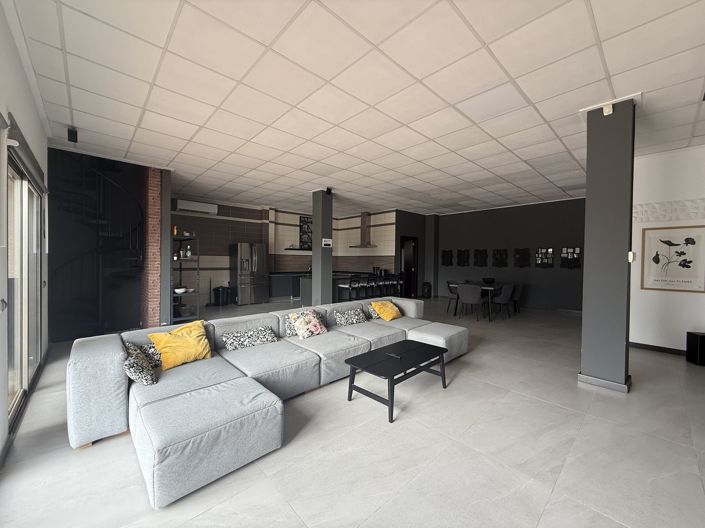 Image No.20-7 Bed Villa for sale