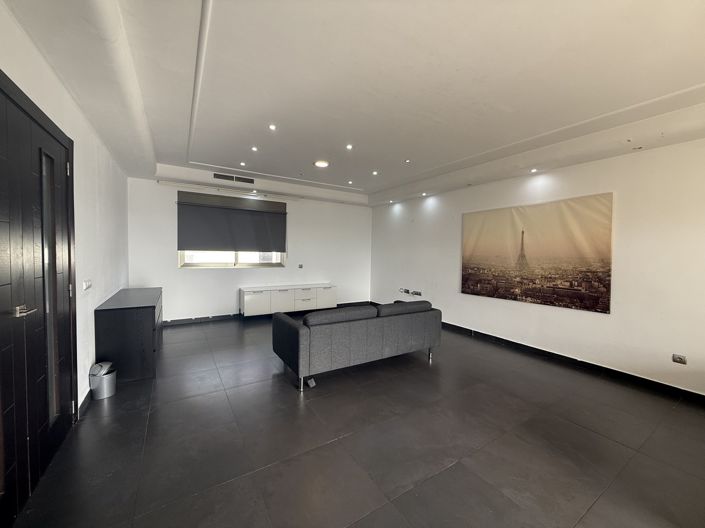 Image No.3-7 Bed Villa for sale