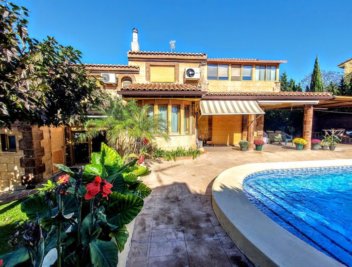 Image No.1-4 Bed Villa for sale