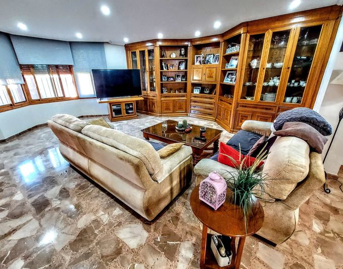 Image No.3-4 Bed Villa for sale