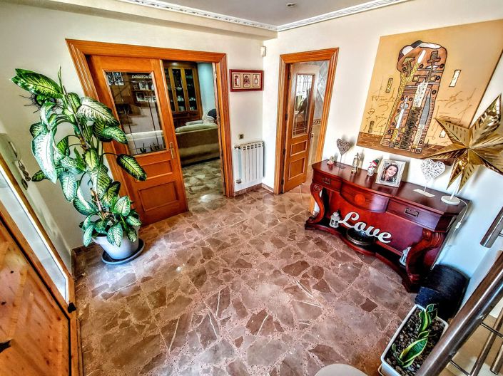 Image No.4-4 Bed Villa for sale