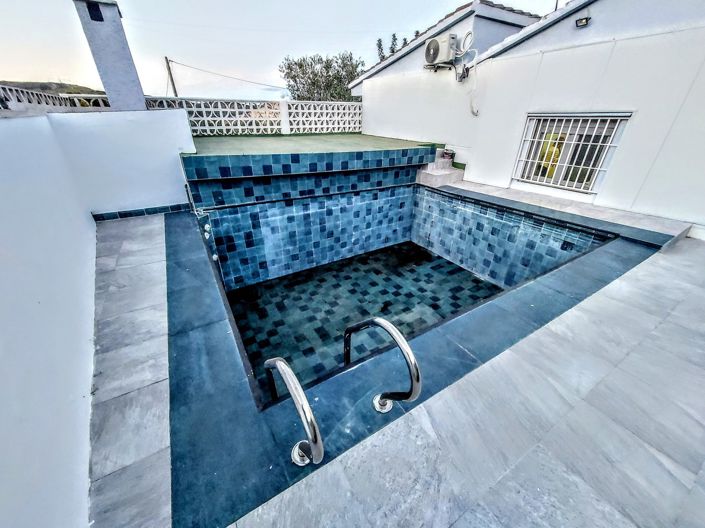 Image No.2-4 Bed Villa for sale