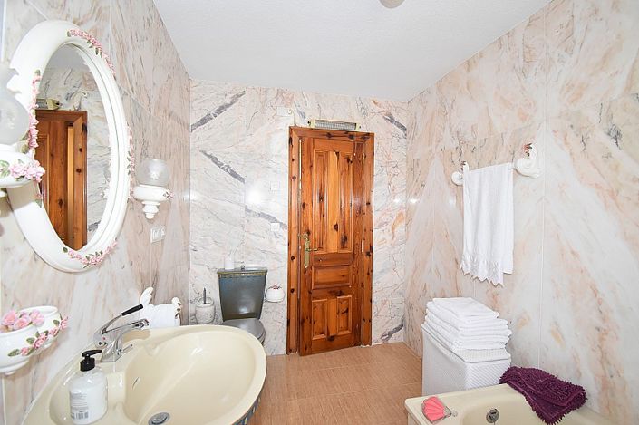 Image No.27-5 Bed Villa for sale