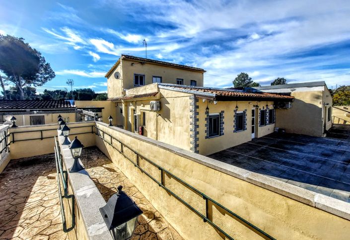 Image No.4-10 Bed Villa for sale