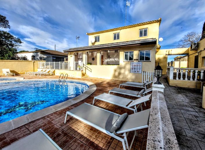 Image No.40-10 Bed Villa for sale