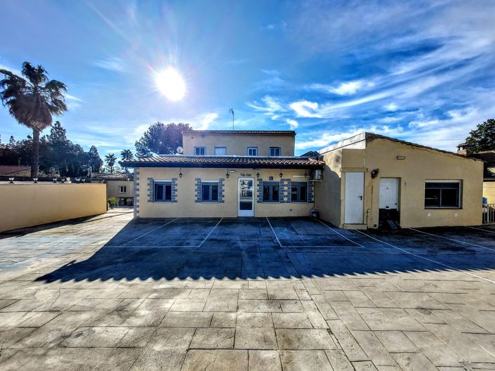 Image No.56-10 Bed Villa for sale