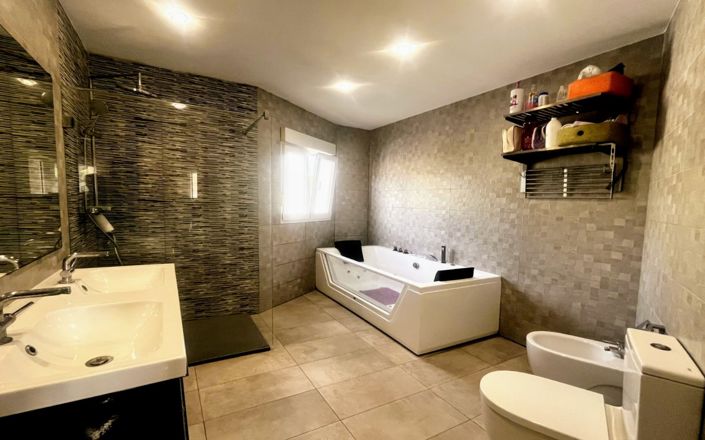 Image No.15-4 Bed Villa for sale