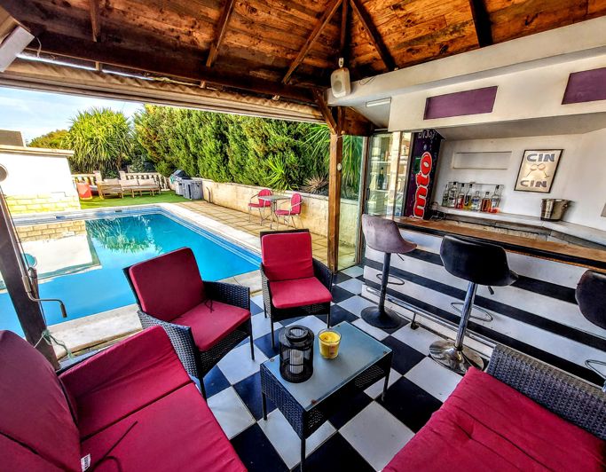 Image No.2-5 Bed Villa for sale