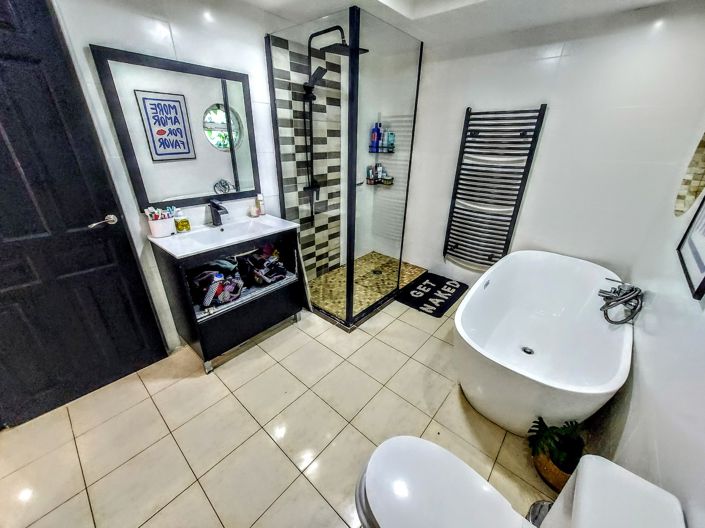 Image No.20-5 Bed Villa for sale