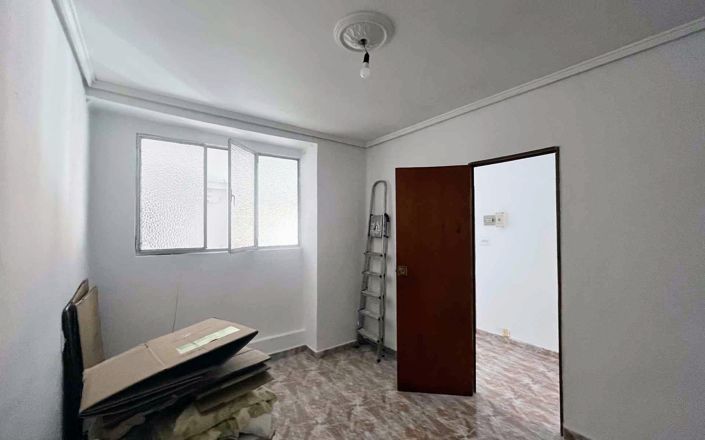 Image No.12-4 Bed Property for sale