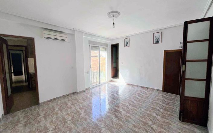 Image No.15-4 Bed Property for sale