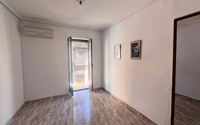 Image No.5-4 Bed Property for sale