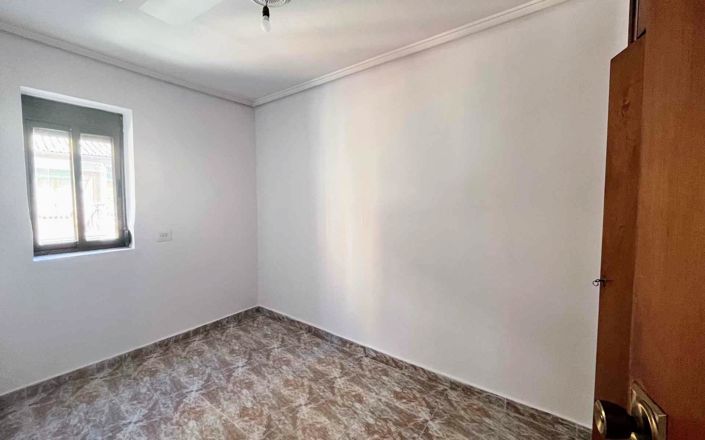 Image No.8-4 Bed Property for sale