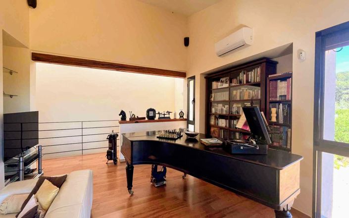 Image No.5-7 Bed Villa for sale
