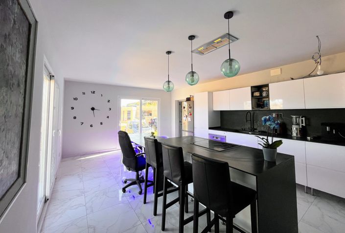 Image No.6-4 Bed Villa for sale