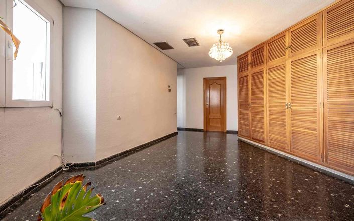 Image No.13-4 Bed Property for sale