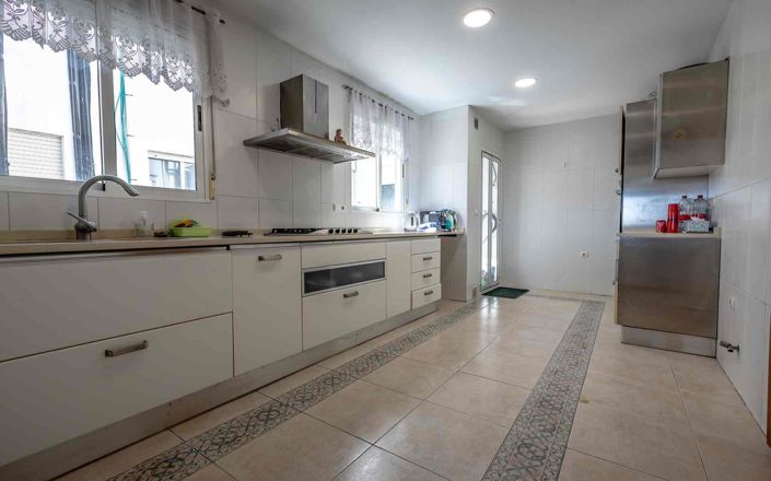 Image No.14-4 Bed Property for sale