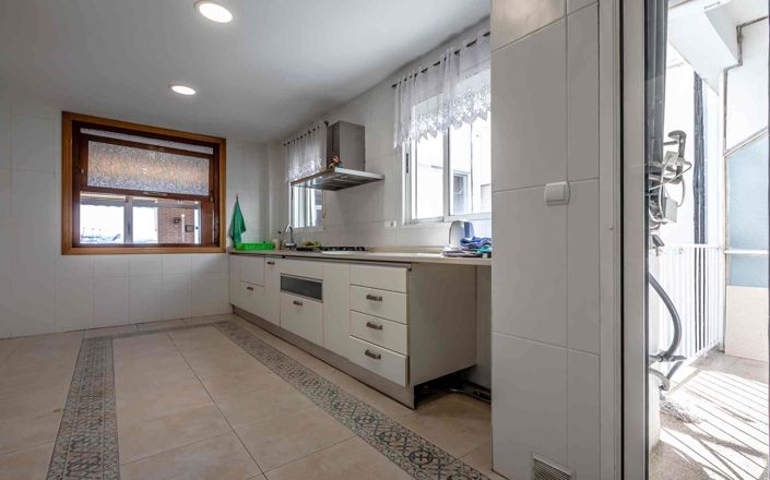 Image No.16-4 Bed Property for sale