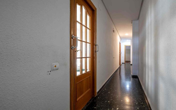 Image No.17-4 Bed Property for sale