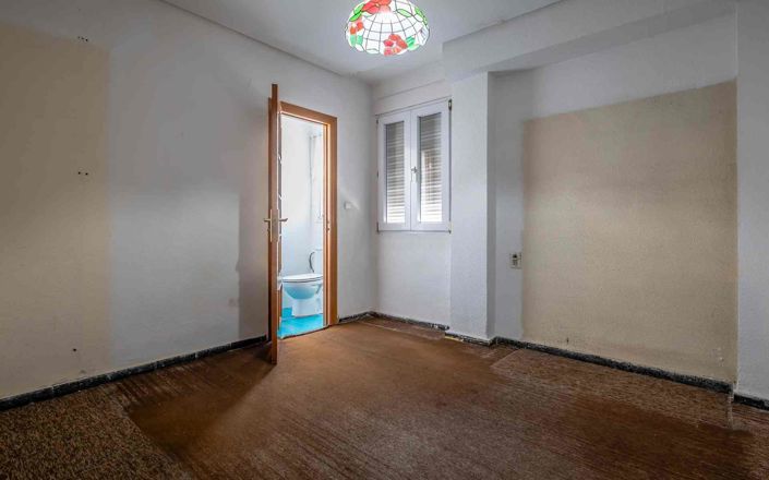 Image No.22-4 Bed Property for sale