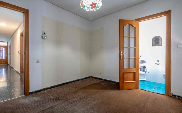 Image No.21-4 Bed Property for sale