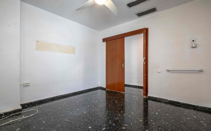 Image No.31-4 Bed Property for sale