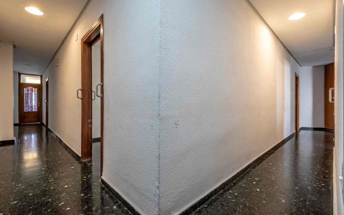 Image No.32-4 Bed Property for sale