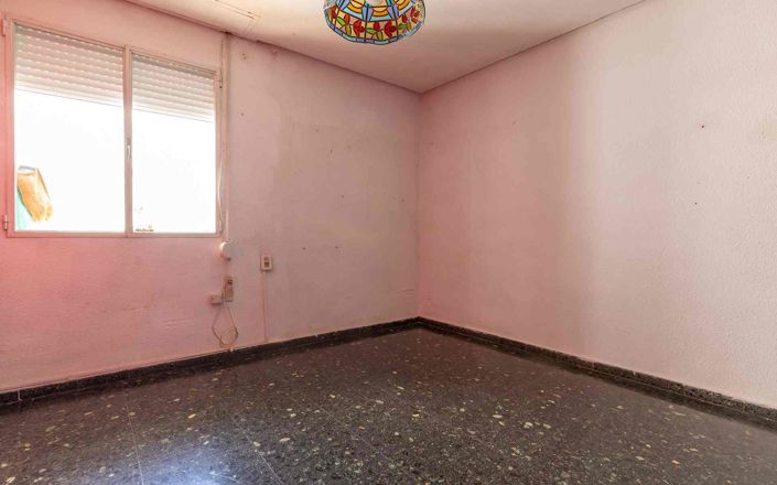 Image No.32-4 Bed Property for sale