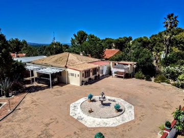 1 - Alberic, Villa