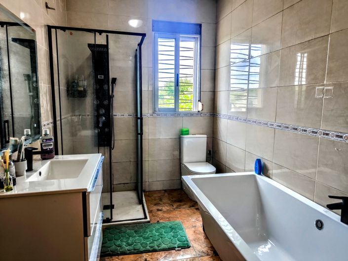 Image No.4-8 Bed Villa for sale