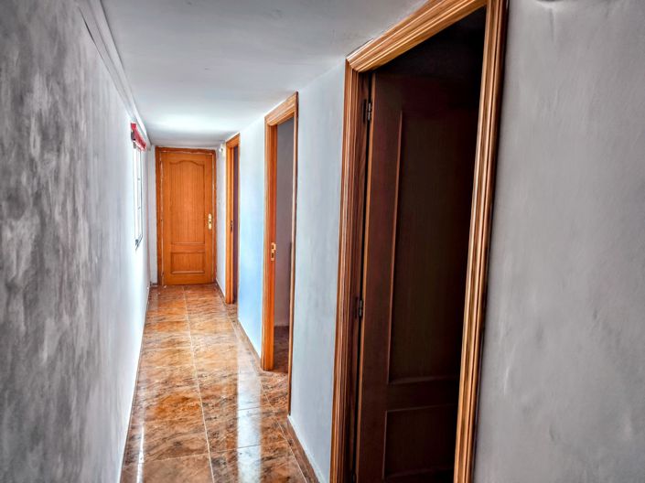 Image No.6-8 Bed Villa for sale