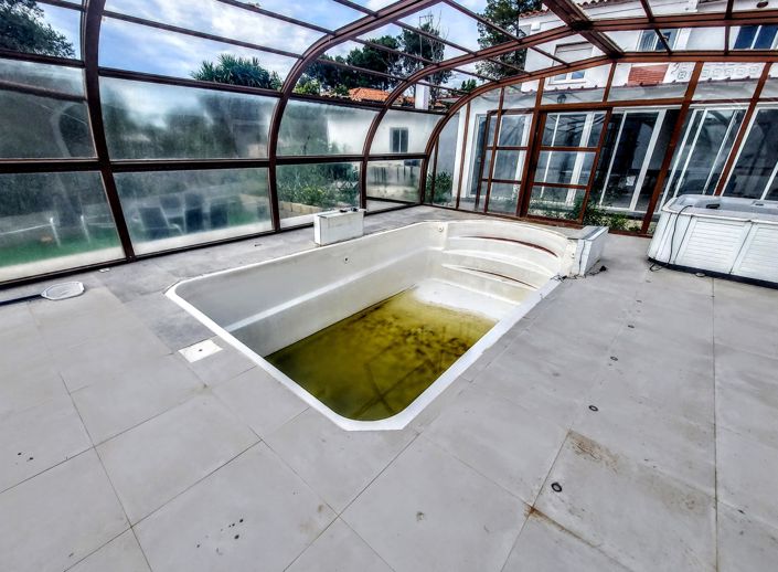 Image No.5-7 Bed Villa for sale