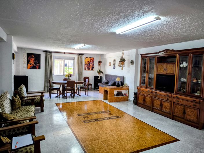 Image No.3-5 Bed Villa for sale