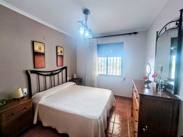 Image No.9-6 Bed Villa for sale