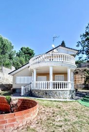 1 - Torrent, Villa