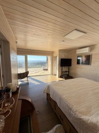 vlc5313masterbedroom
