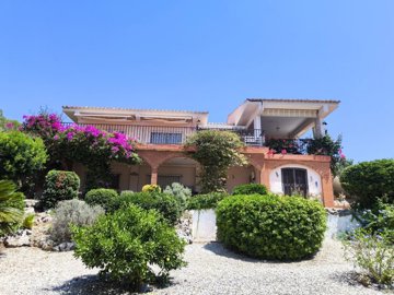 1 - Turís, Villa