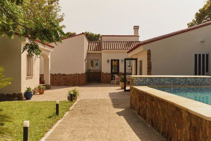 Image No.17-5 Bed Villa for sale