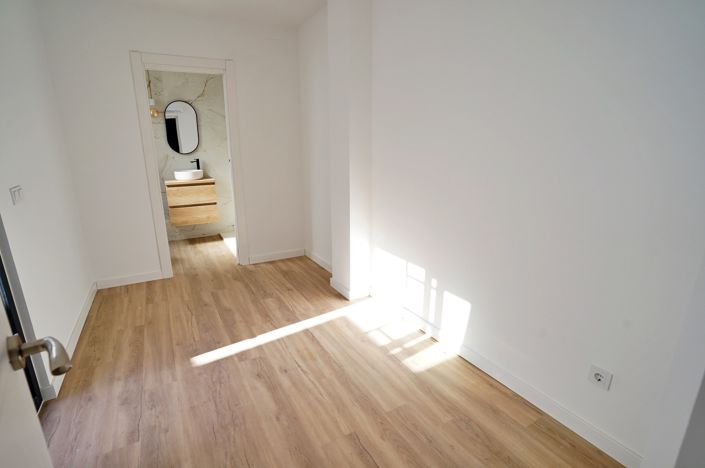 Image No.14-3 Bed Townhouse for sale
