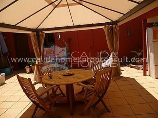 Image No.10-3 Bed Property for sale