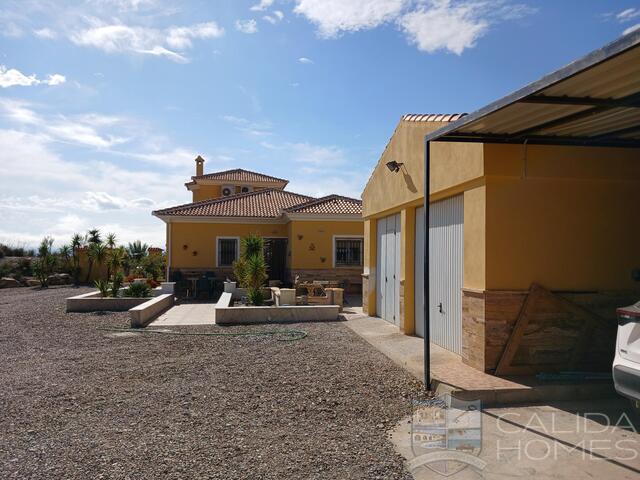 Image No.10-4 Bed Villa for sale