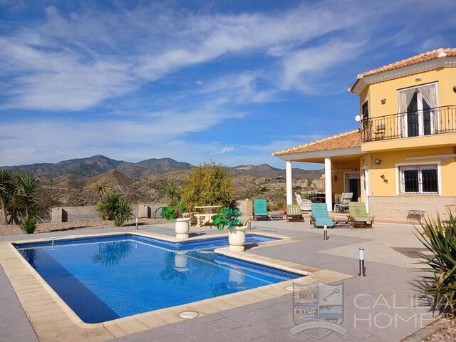 Image No.2-4 Bed Villa for sale