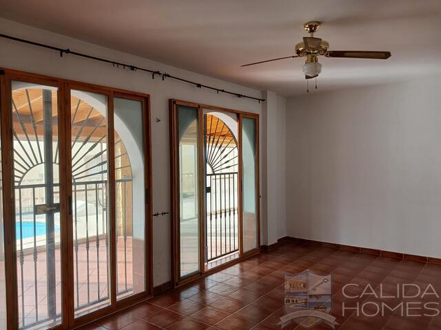 Image No.10-4 Bed Villa for sale