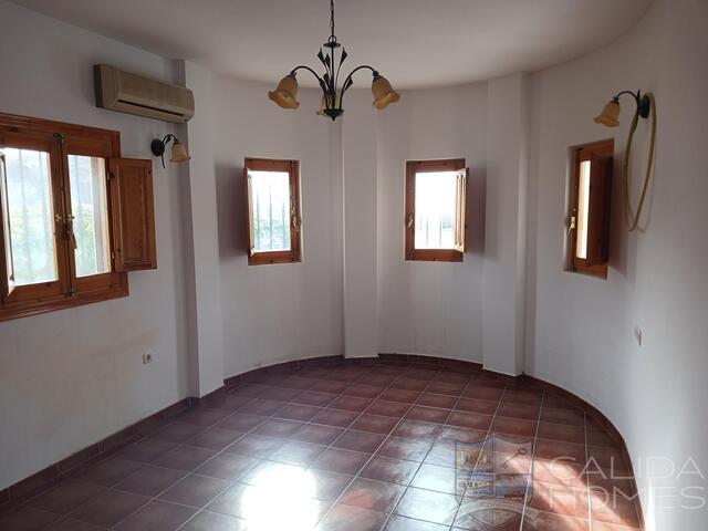 Image No.19-4 Bed Villa for sale