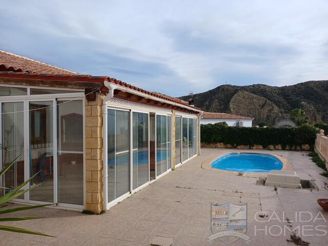 Image No.2-4 Bed Villa for sale